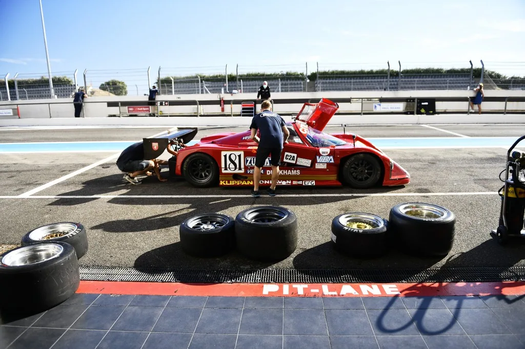 Dix Mille Tours by Peter Auto