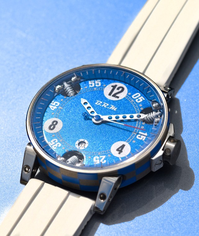 V6 SA met blauw dambordpatroon wijzerplaat